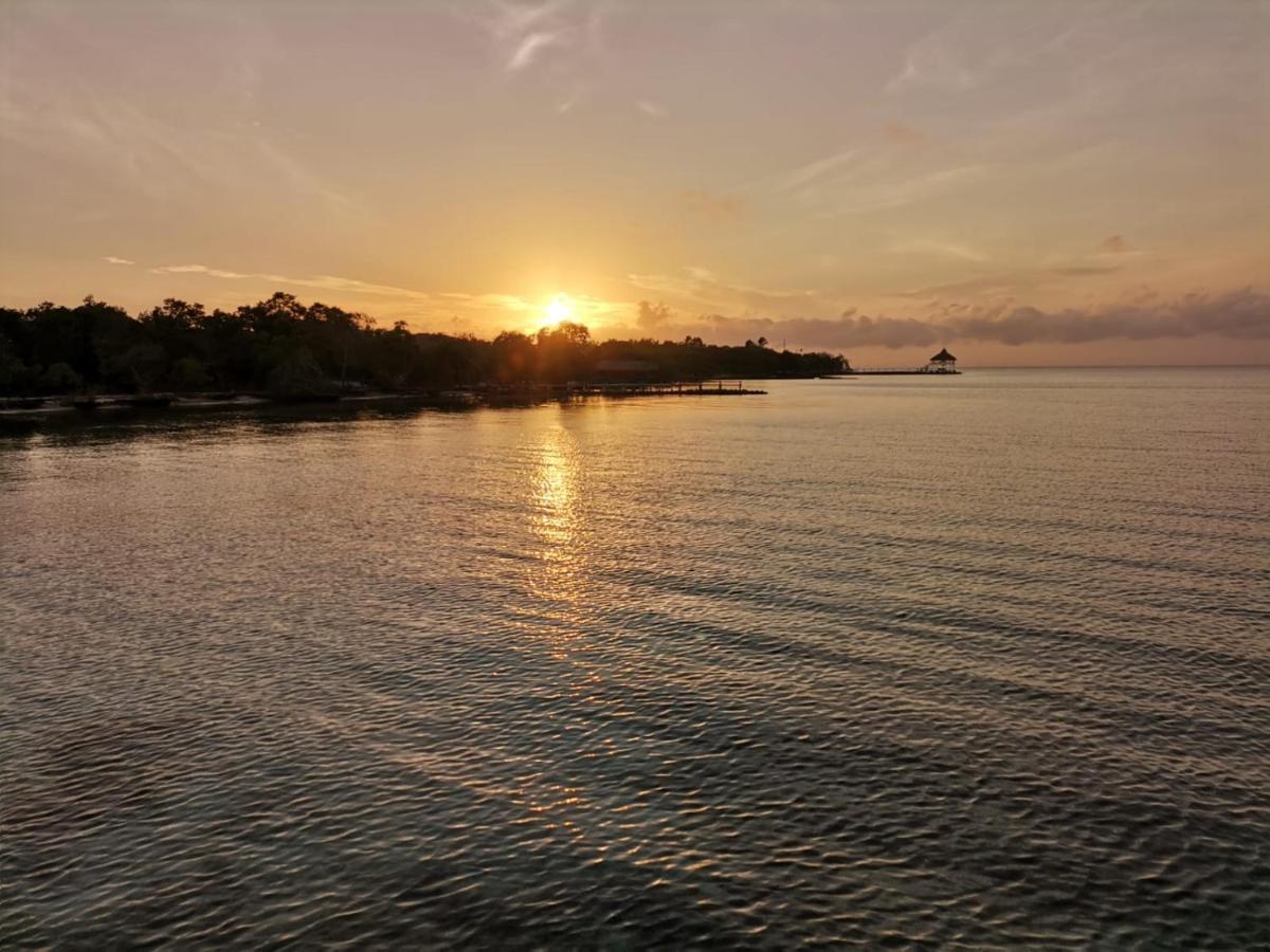 Hostel Villa Luz Beach Tintipan Island Bagian luar foto