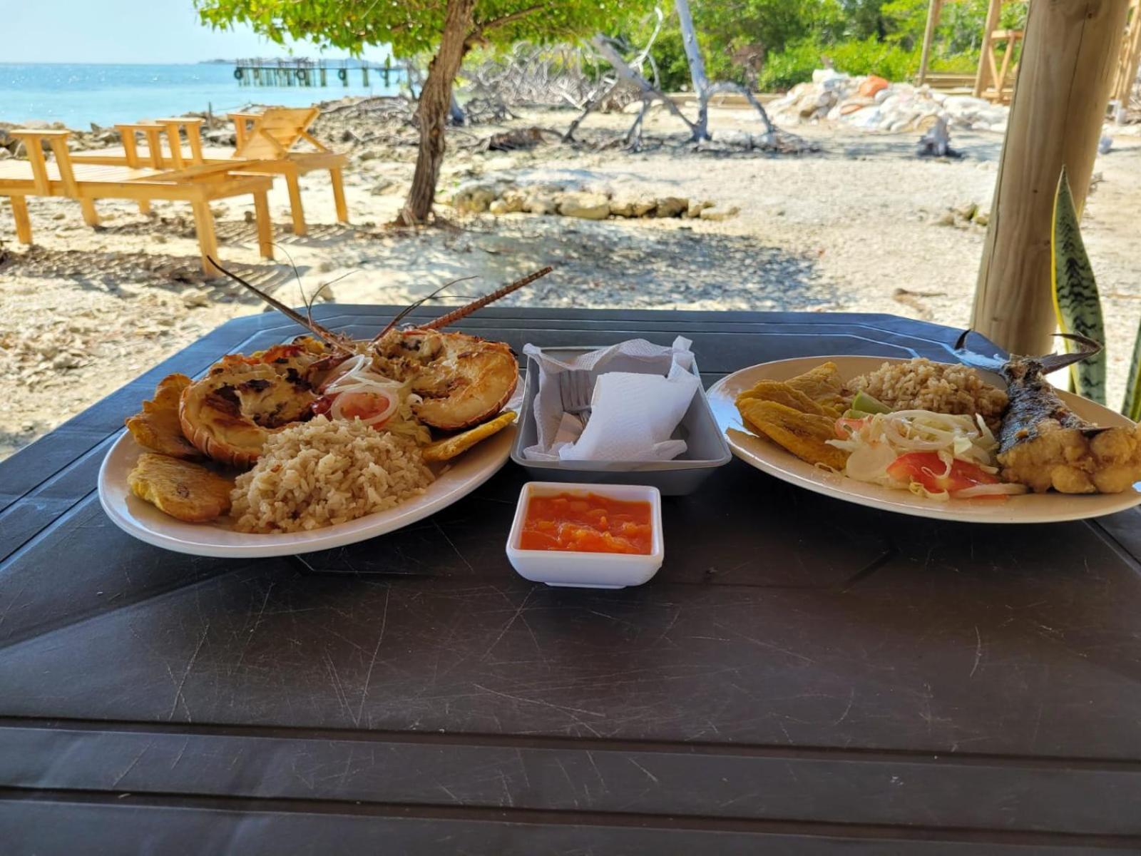 Hostel Villa Luz Beach Tintipan Island Bagian luar foto
